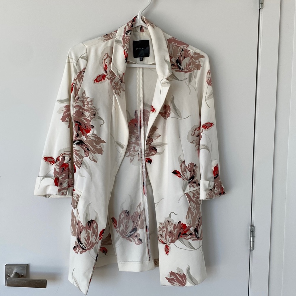 Dynamite floral blazer